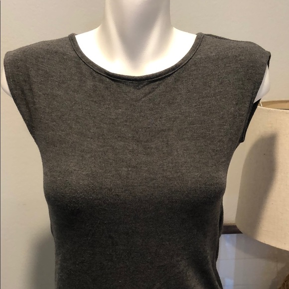 Small Lux dark grey tunic w/ keyhole back opening - Picture 2 of 6